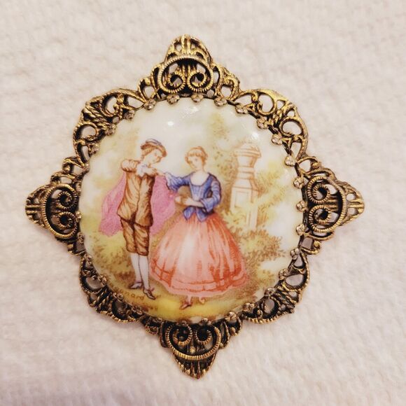 Vintage Fragonard Porcelain Cameo Courting Scene Gold Tone Brooch Pin Pendant - Picture 4 of 10